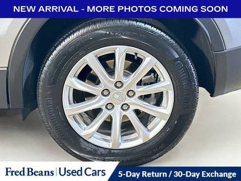 Used 2023 Cadillac XT4 Luxury w/ Cold Weather Package FWD image 8