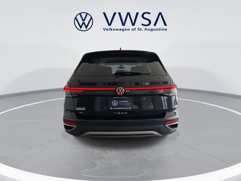Certified 2025 Volkswagen Taos SE FWD image 7