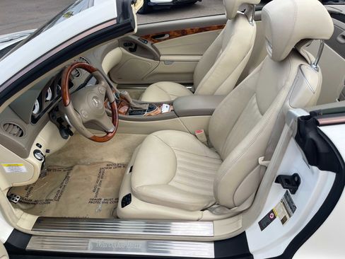 Used 2011 Mercedes-Benz SL 550 image 21