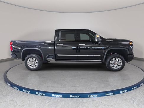 Used 2024 Chevrolet Silverado 2500 High Country w/ High Country Premium Package AWD/4WD image 6