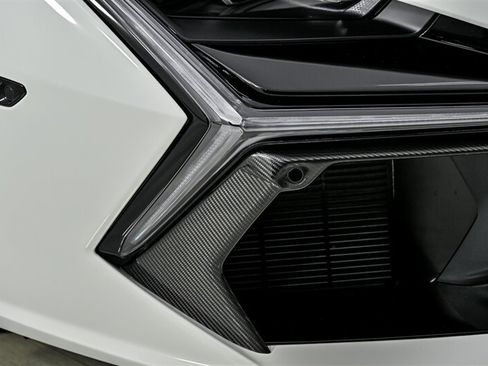 Used 2025 Lamborghini Revuelto AWD/4WD image 5