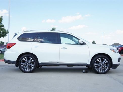 Used 2018 Nissan Pathfinder Platinum image 10