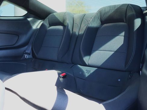 Used 2017 Ford Mustang Coupe image 32