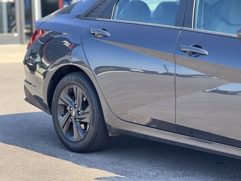 Used 2021 Hyundai Elantra SEL image 5
