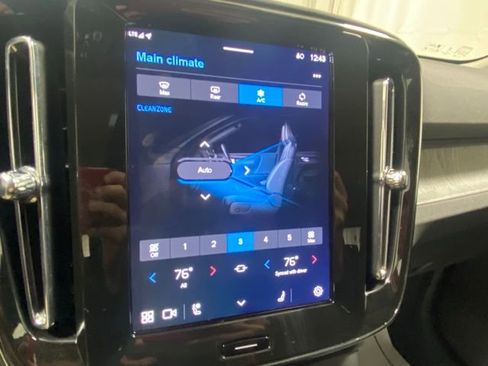 Used 2025 Volvo XC40 B5 Core image 24