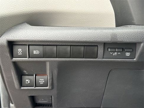 Used 2024 Toyota Sienna LE image 23