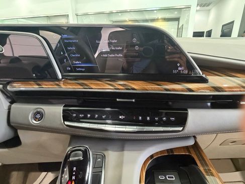 Used 2024 Cadillac Escalade ESV Sport Platinum AWD/4WD image 27