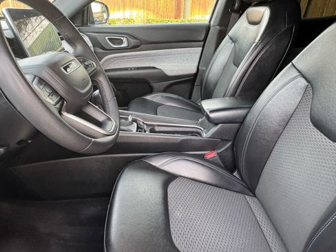 Used 2023 Jeep Compass Latitude image 23