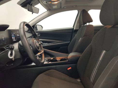 Used 2025 Hyundai Elantra SEL FWD image 17