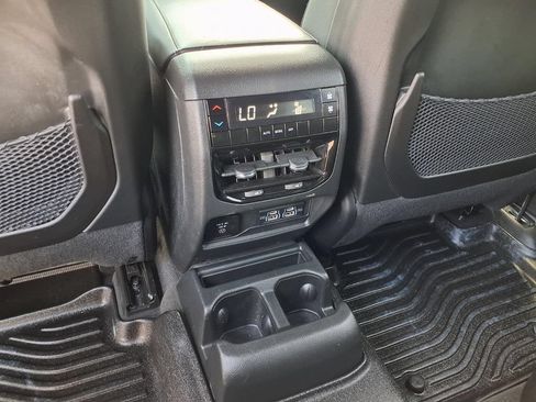 Used 2024 Jeep Grand Cherokee L Laredo RWD image 14