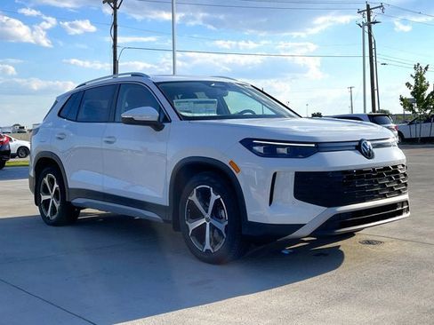 New 2026 Volkswagen Tiguan SE image 6