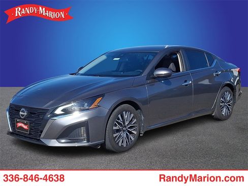 Used 2023 Nissan Altima 2.5 SV image 1