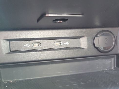 Used 2024 Volkswagen Tiguan SEL R-Line image 33