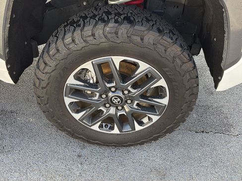 Used 2025 Toyota Tundra Limited AWD/4WD image 7