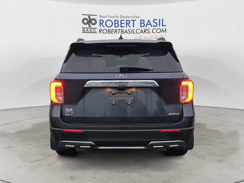 Used 2022 Ford Explorer XLT w/ Equipment Group 202A image 4