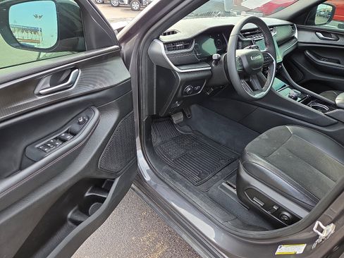 Used 2023 Jeep Grand Cherokee L Laredo image 12