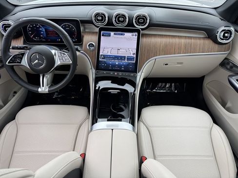 Used 2023 Mercedes-Benz GLC 300 4MATIC image 10