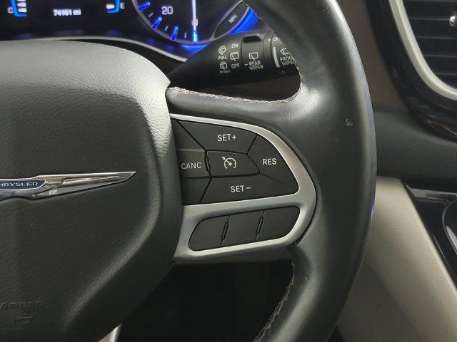 Used 2017 Chrysler Pacifica Touring-L FWD image 27
