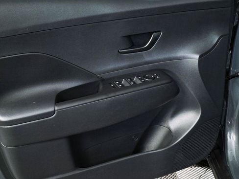 Used 2025 Hyundai Kona SE FWD image 6