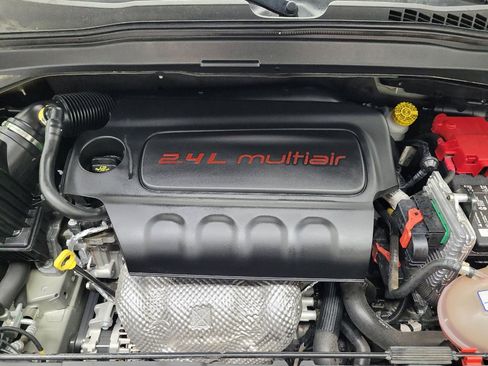 Used 2021 Jeep Renegade Latitude FWD image 30