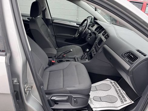 Used 2017 Volkswagen Golf S FWD image 21