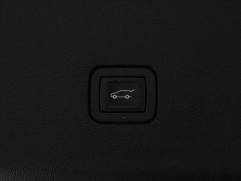 Used 2023 Chevrolet Traverse LT FWD image 16