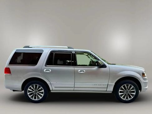 Used 2015 Lincoln Navigator 4WD image 8
