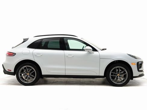 Used 2025 Porsche Macan image 34