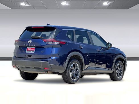 Used 2025 Nissan Rogue SV AWD/4WD image 9