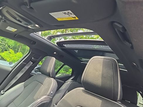 Used 2020 Volvo XC40 T5 R-Design w/ Protection Package Premier AWD/4WD image 15