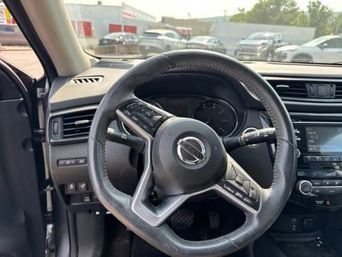 Used 2017 Nissan Rogue SV AWD/4WD image 15