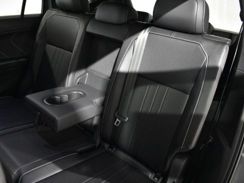 Used 2024 Volkswagen Tiguan SE R-Line image 27