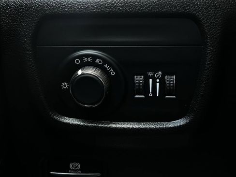 Used 2023 Jeep Grand Cherokee L Laredo RWD image 25