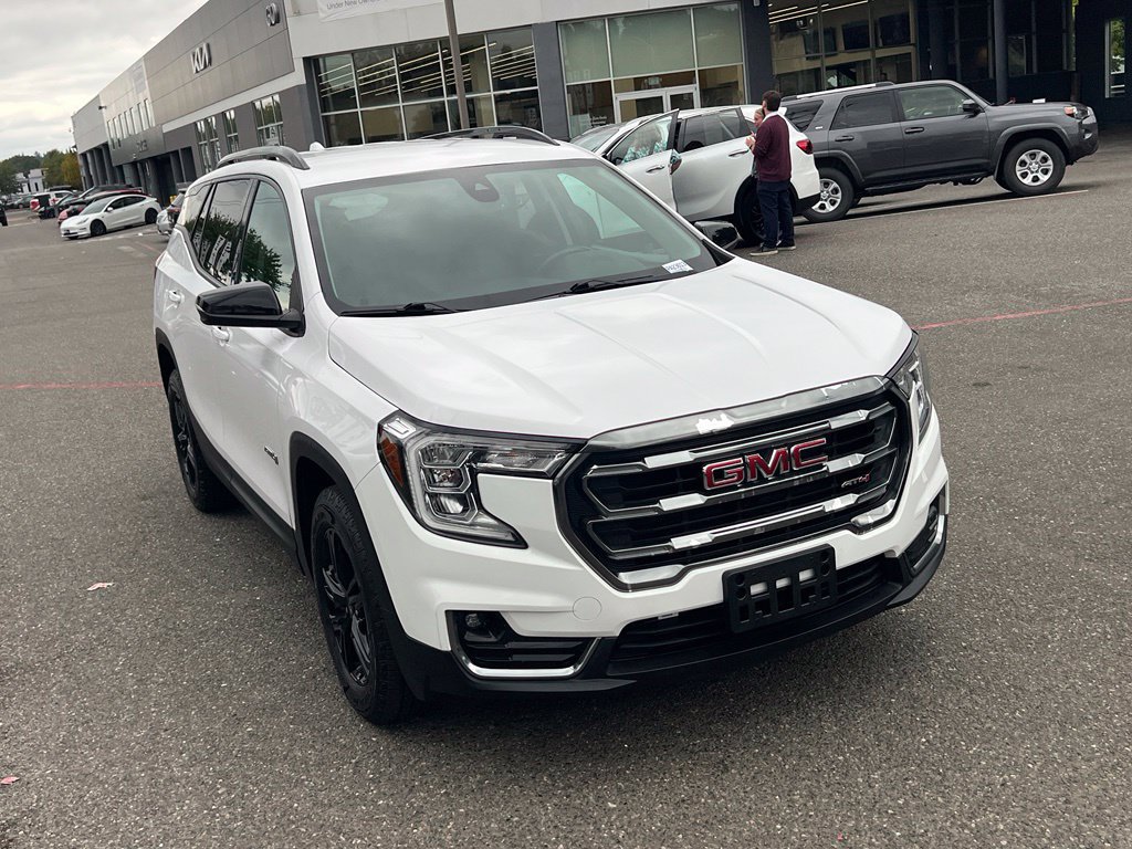Used 2022 GMC Terrain AT4 AWD/4WD image 3