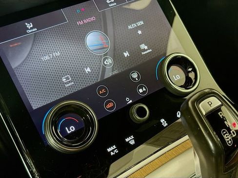 Used 2020 Land Rover Range Rover Evoque SE image 17