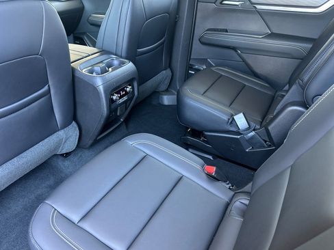 Used 2026 GMC Acadia Elevation w/ Elevation Premium Package FWD image 14