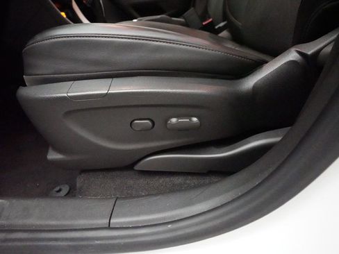 Certified 2022 Chevrolet Trax LT w/ LT Convenience Package image 28