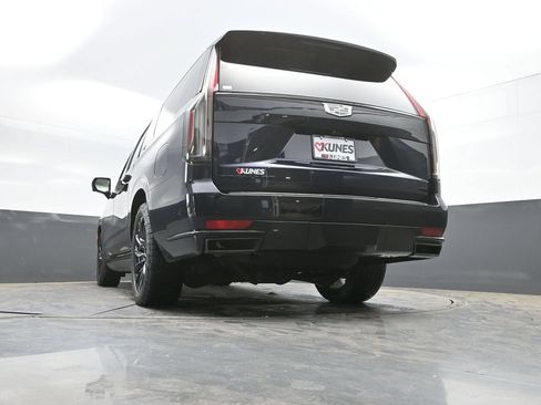 Used 2024 Cadillac Escalade ESV Sport Platinum w/ LPO, ONYX Package AWD/4WD image 45