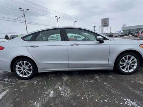Used 2019 Ford Fusion SE image 9
