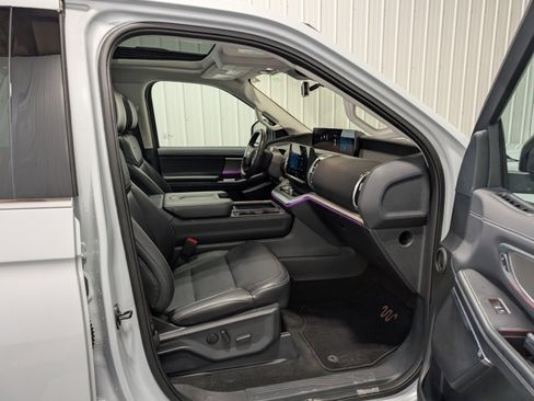 Used 2025 Ford Expedition Platinum image 34