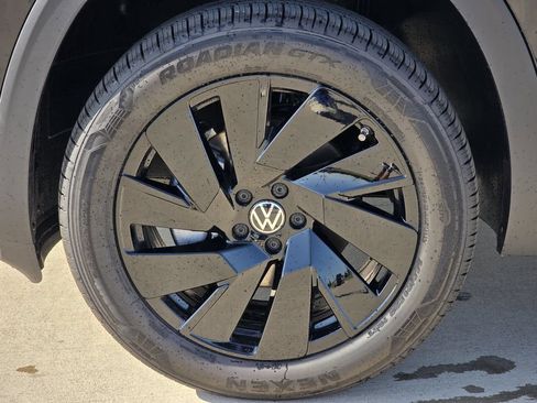 New 2026 Volkswagen Atlas SE FWD image 9