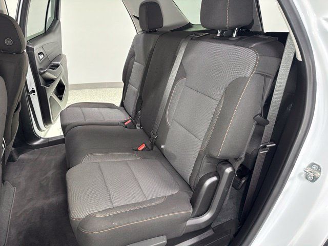 Used 2020 Chevrolet Traverse LT FWD image 2