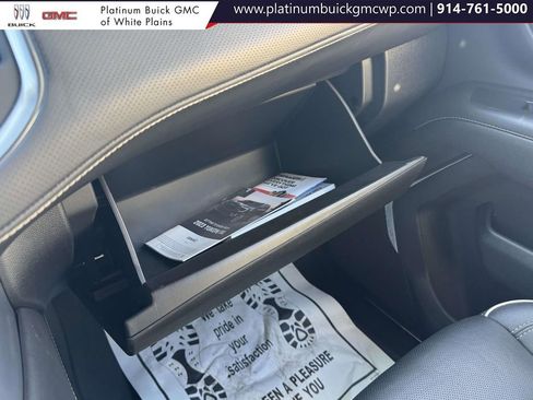 Used 2023 GMC Yukon SLT w/ SLT Luxury Package image 30