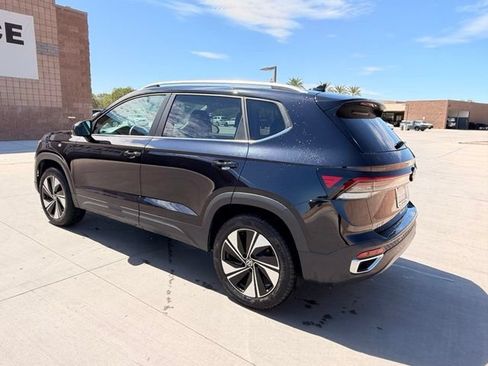 Used 2026 Volkswagen Taos SE AWD/4WD image 10