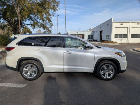 Used 2016 Toyota Highlander Limited image 2