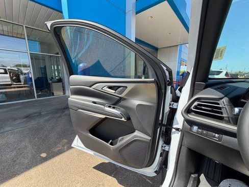 New 2026 Chevrolet Traverse LT w/ Driver Confidence Package FWD image 17