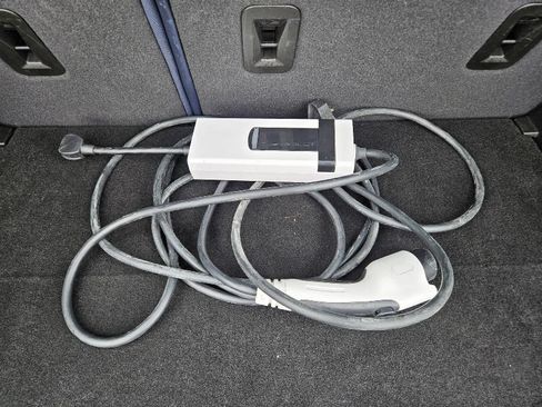 Used 2022 Chevrolet Bolt EUV LT w/ Convenience Package FWD image 20