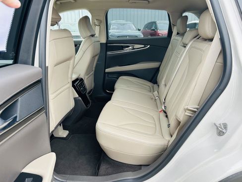 Used 2023 Lincoln Nautilus FWD w/ Premium Package image 27