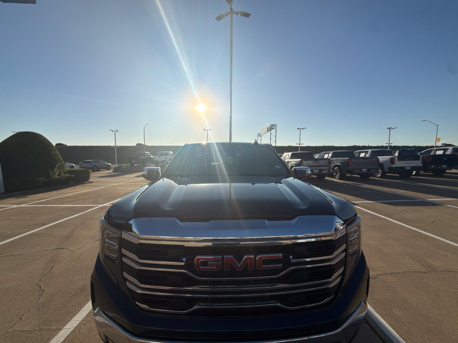 Used 2023 GMC Sierra 1500 SLT AWD/4WD image 3