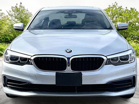 Used 2019 BMW 530i xDrive w/ Convenience Package image 3